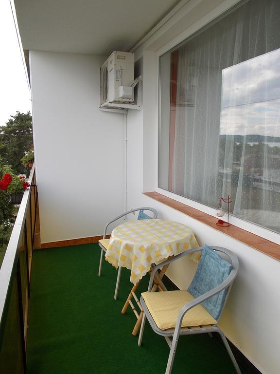 Liliom Apartments Balatonfuered Balatonfüred Quarto foto